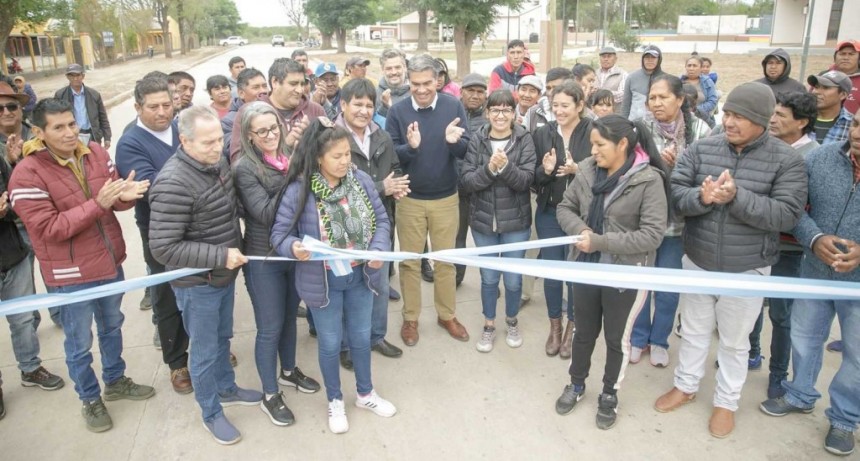 Inauguracion de varias obras en el Espinillo, centro de salud, pavimento, refacciones y electrificacion rural