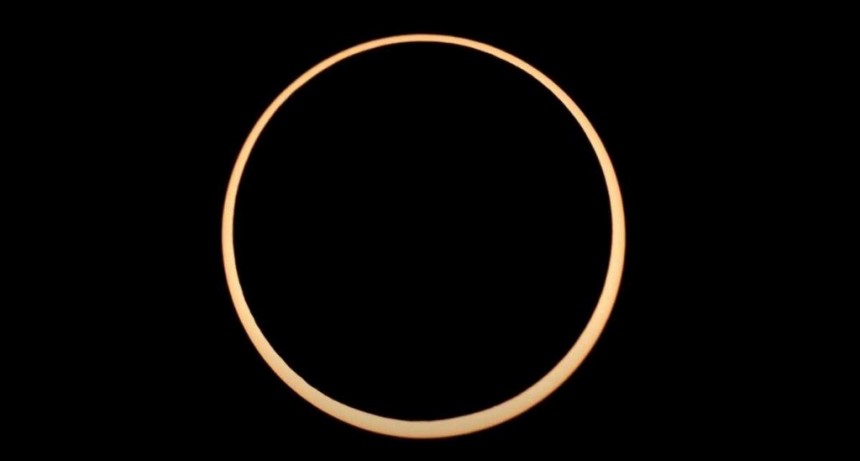 El eclipse anular de Sol maravill&oacute; a miles de espectadores