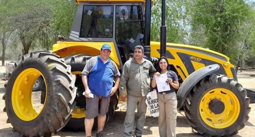 Sumaron un tractor y herramientas para proteger los Parques Loro Hablador y Fuerte Esperanza