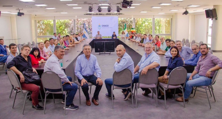 Capitanich e intendentes del foro justicialista delinearon estrategias en apoyo a Sergio Massa