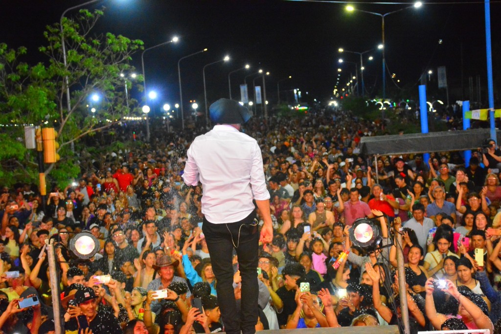 Multitudinario festival por los 89 aniversarios de Castelli