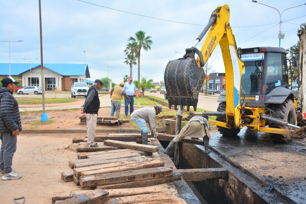 Avanzan las obras de limpieza y acondicionamiento de desagües de la avenida Güemes
