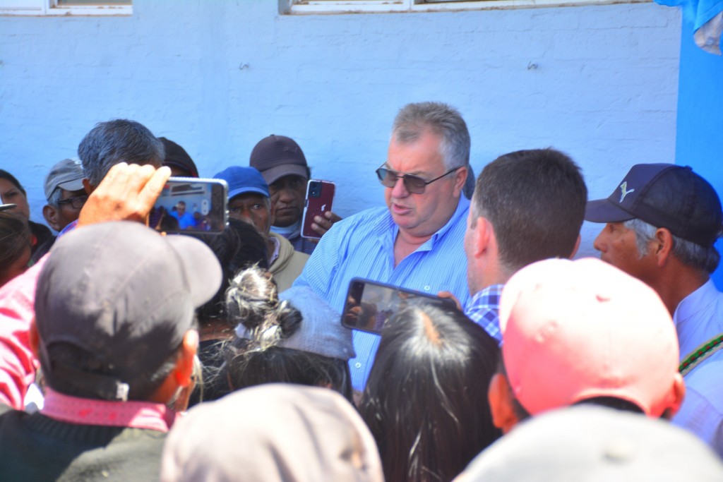  El intendente Pío Sander recibió a movilizados de los Pueblos Originarios