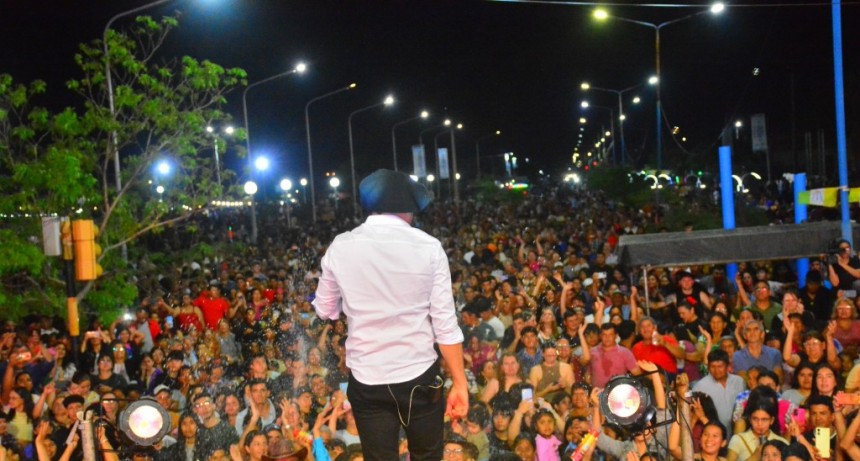 Multitudinario festival por los 89 aniversarios de Castelli