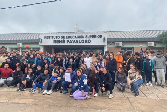 Docentes y estudiantes del Instituto Ren&eacute; Favaloro, expresaron un fuerte reclamo ante el posible cierre de carreras y en defensa de los derechos laborales