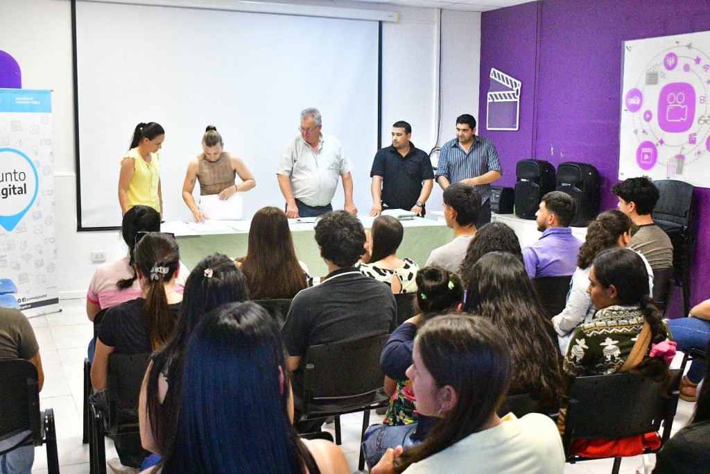 Entregaron de certificados a los alumnos que finalizaron el curso de capacitaci&oacute;n en Computaci&oacute;n B&aacute;sica
