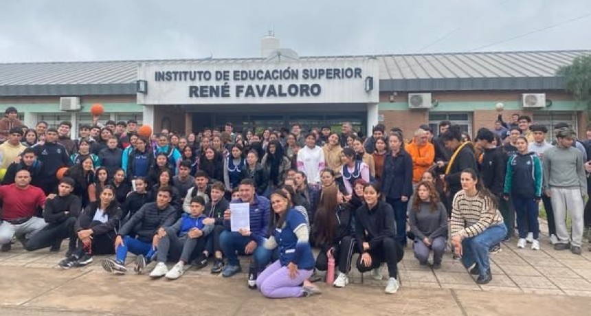 Docentes y estudiantes del Instituto Ren&eacute; Favaloro, expresaron un fuerte reclamo ante el posible cierre de carreras y en defensa de los derechos laborales