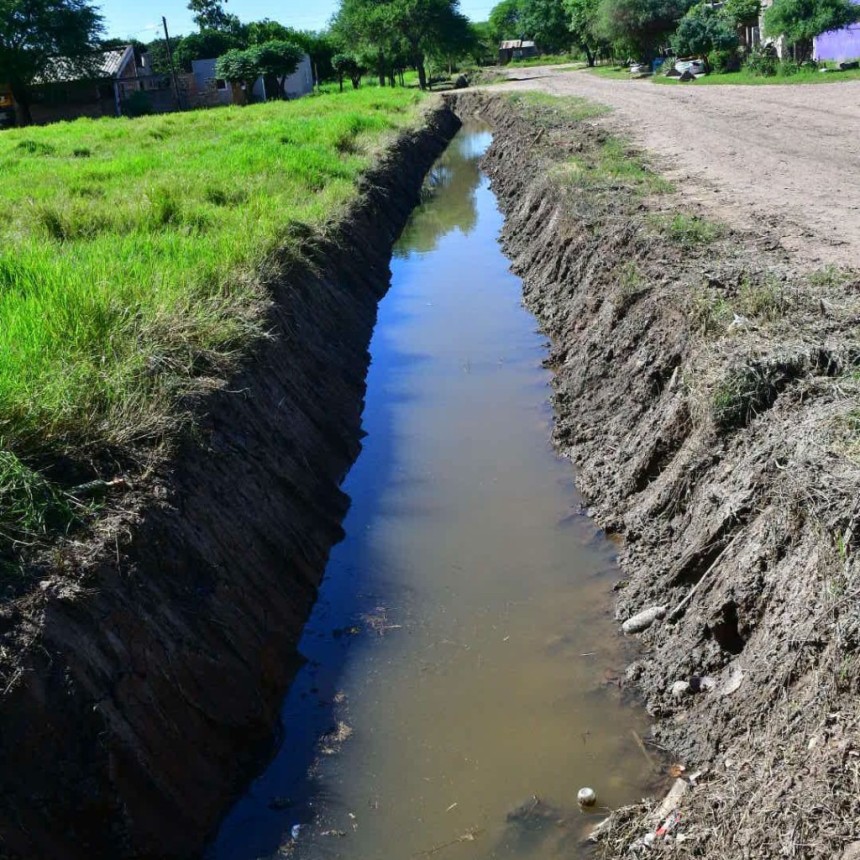 El Municipio contin&uacute;a avanzando con las tareas de limpieza, mantenimiento y saneamiento de canales