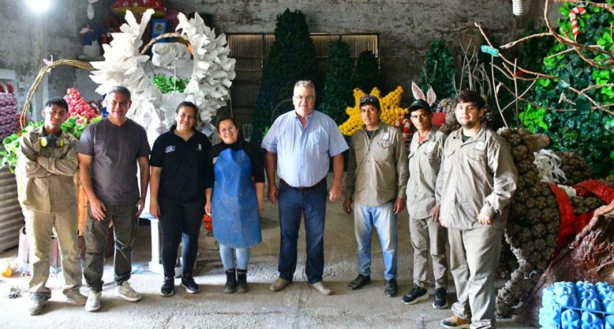 El taller de reciclado municipal trabaja para adornar las fiestas de fin de a&ntilde;o
