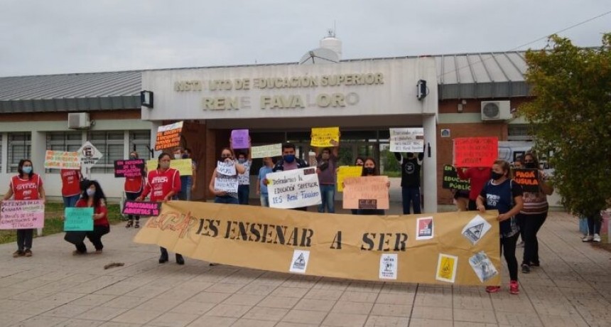 Castelli: docentes y estudiantes se manifestaron &laquo;a favor de la Educaci&oacute;n P&uacute;blica&raquo;