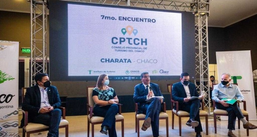 Ante el Consejo Provincial de Turismo, Capitanich adelant&oacute; la vuelta de los Carnavales del Reencuentro 2022