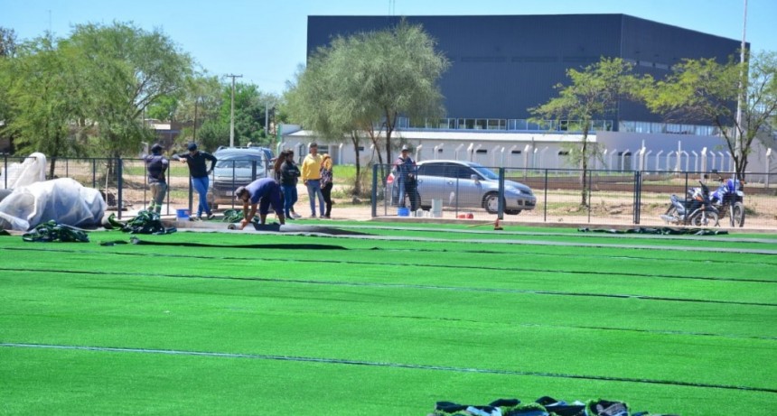 Primera cancha de Hockey con c&eacute;sped sint&eacute;tico en Castelli