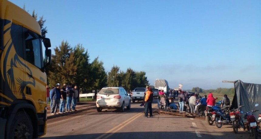 Fuerte reclamo de vecinos de Castelli por los constantes cortes de rutas
