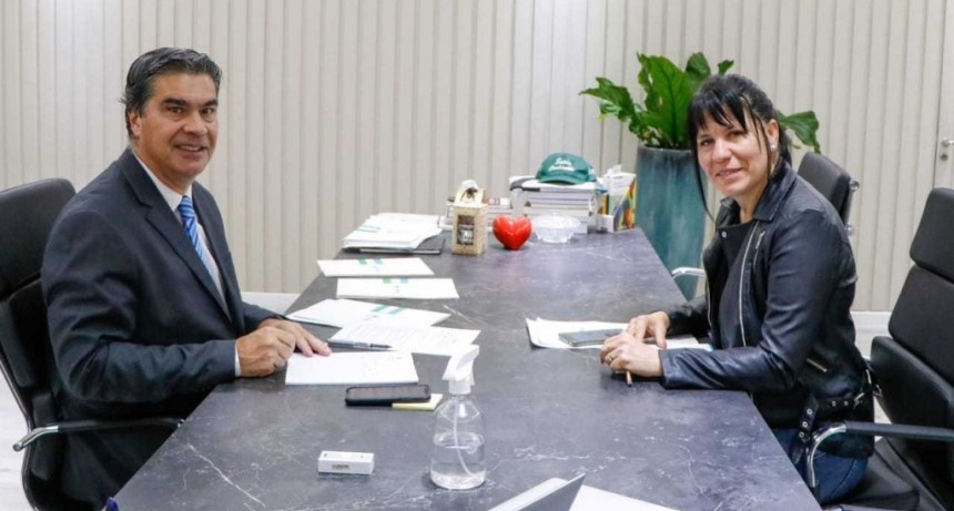 Por Gestiones par ala zona, Capitanich recibi&oacute; a la Intendenta de Fuerte Esperanza In&eacute;s Ortega