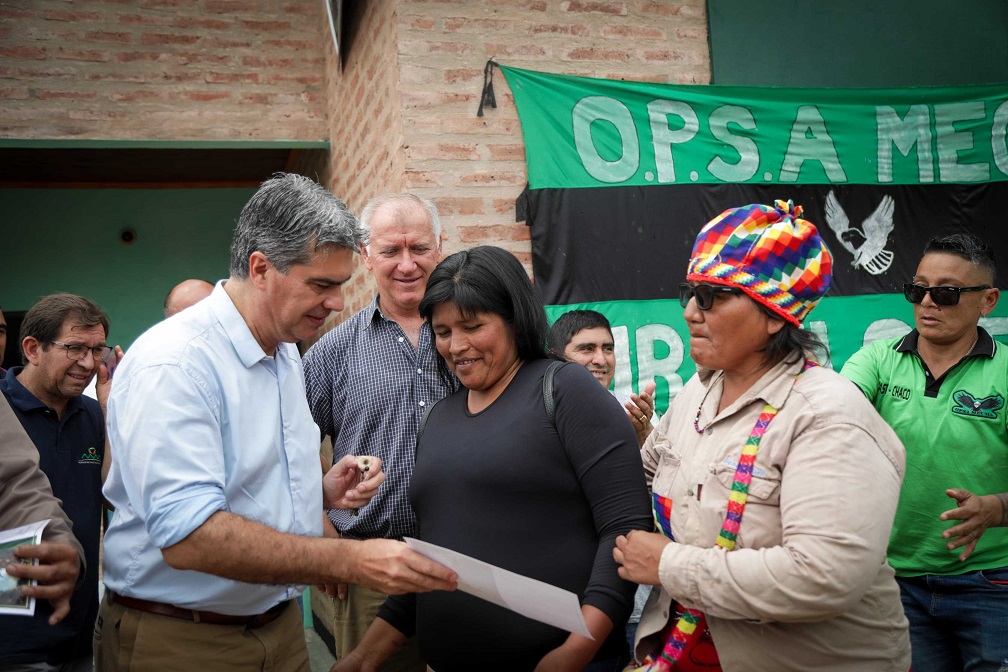 Capitanich entreg&oacute; t&iacute;tulos de propiedad comunitaria para 53 familias ind&iacute;genas en Miraflores