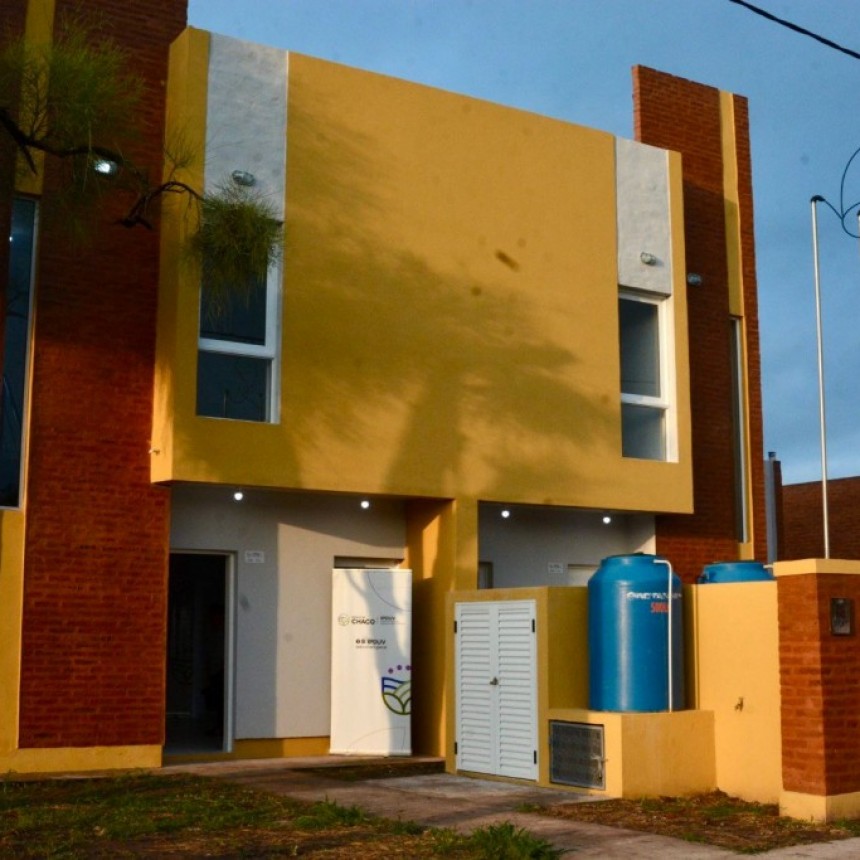 Entregaron 72 Viviendas a familias de Castelli