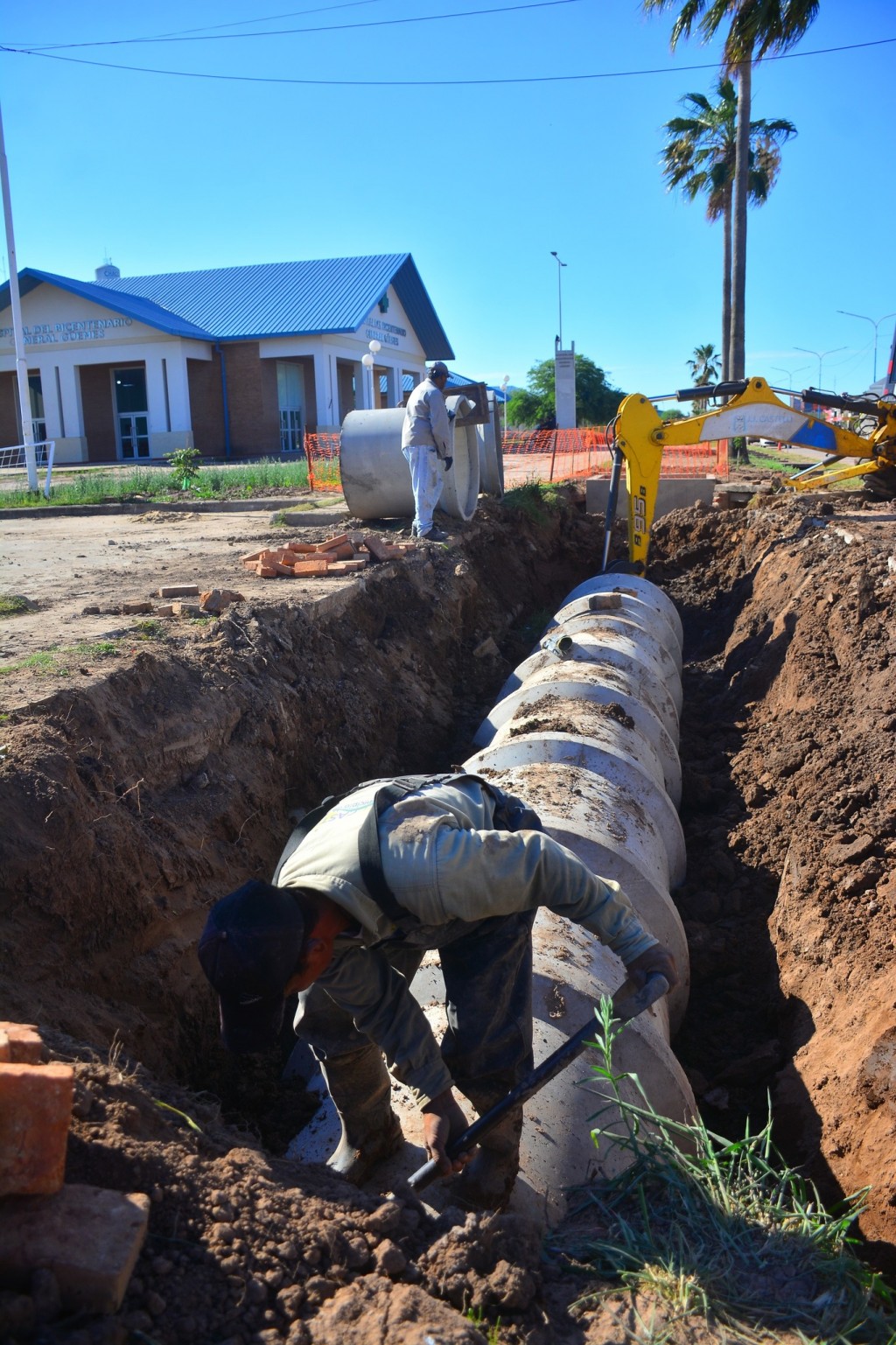 Desde la municipalidad avanzan con obras de limpieza y mantenimiento de canales de desagote 
