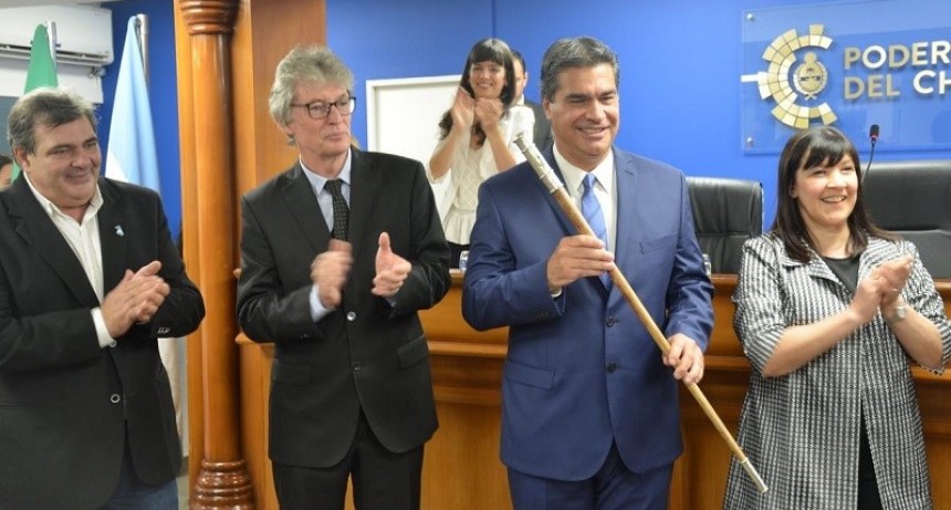 Capitanich jur&oacute; como gobernador de Chaco en la Legislatura