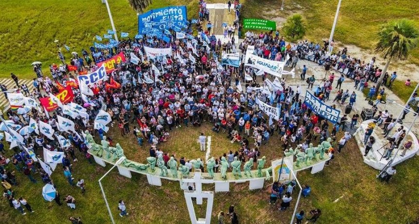 &ldquo;A este mundo injusto lo vamos a cambiar con memoria, verdad, justicia, con conciencia, democracia, fuerza y coraje&rdquo;