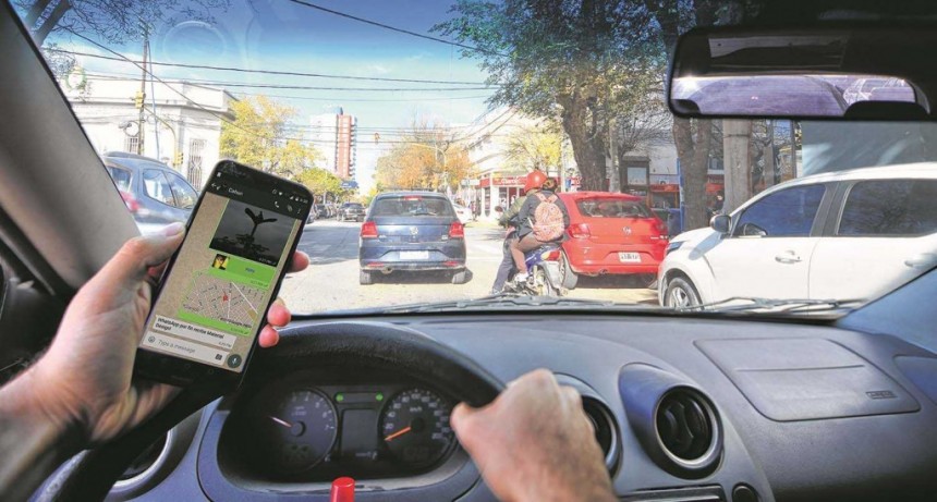 Advierten sobre el riesgo de la velocidad y el uso de celulares en la conducci&oacute;n