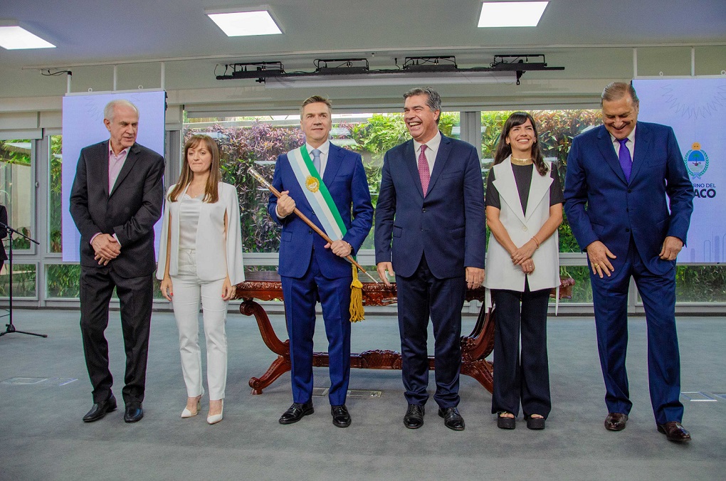 Con normalidad e institucionalidad, se realiz&oacute; el traspaso de mando de Capitanich a Zdero