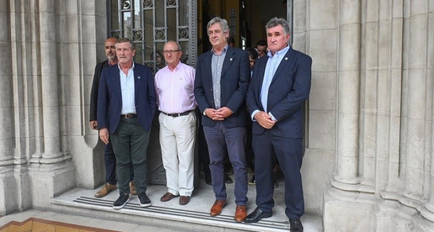 El Gobierno ratific&oacute; a la Mesa de Enlace la suba de hasta un 15% en las retenciones 